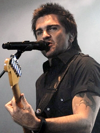 Juanes-live-02 edit.jpg