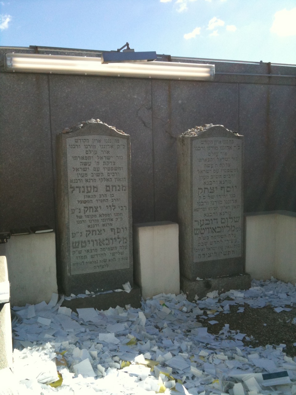 The Rebbe's tomb next to that of his father-in-law, Rebbe Yosef Yitzchok Schneersohn.