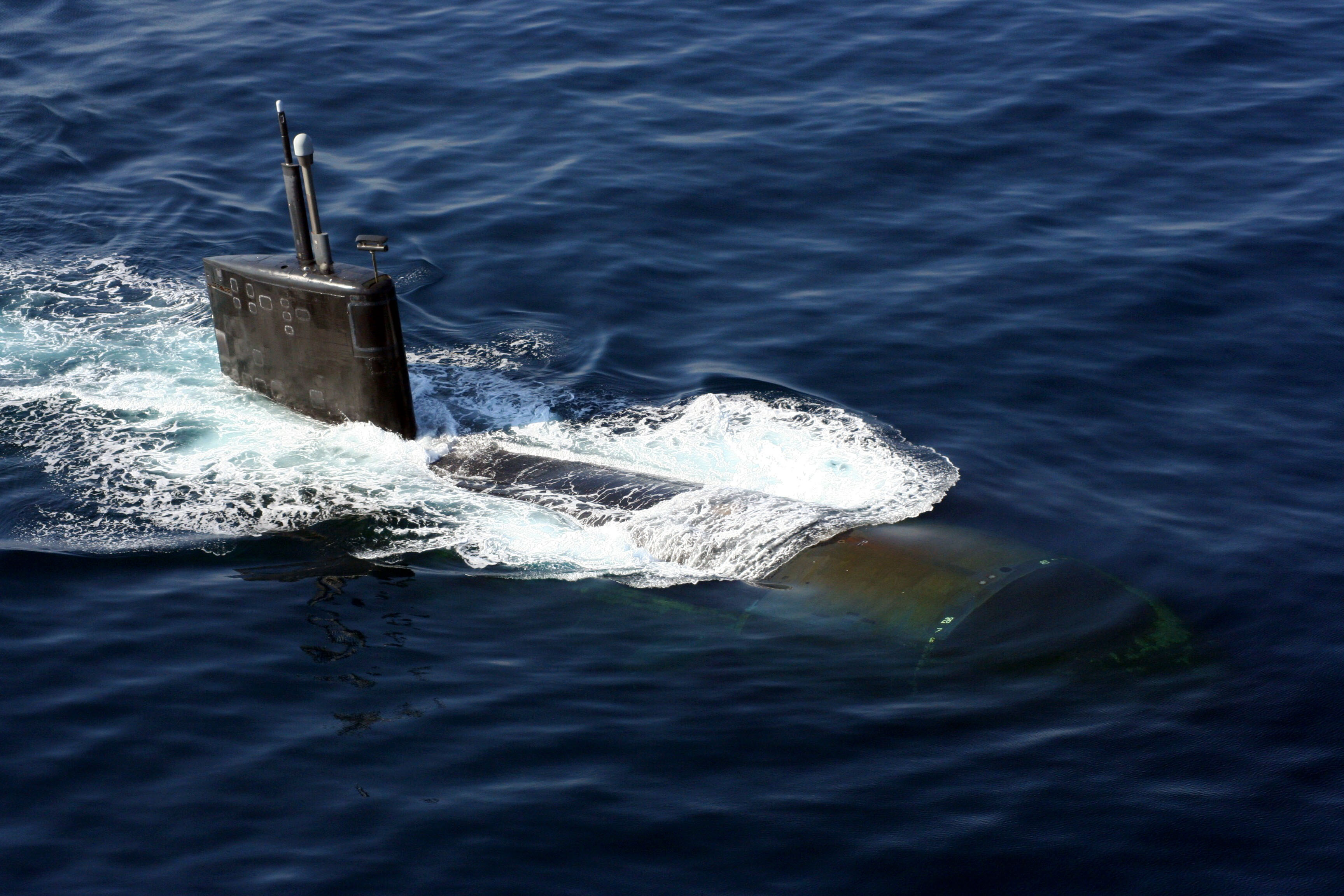 http://upload.wikimedia.org/wikipedia/commons/5/5b/US_Navy_071111-N-5887M-002_The_Los_Angeles-class_nuclear-powered_fast-attack_submarine_USS_Miami_(SSN_755)_surfaces_in_the_North_Arabian_Sea_during_an_anti-submarine_warfare_(ASW)_exercise_with_the_Enterprise_Carrier_Strike_Gro.jpg