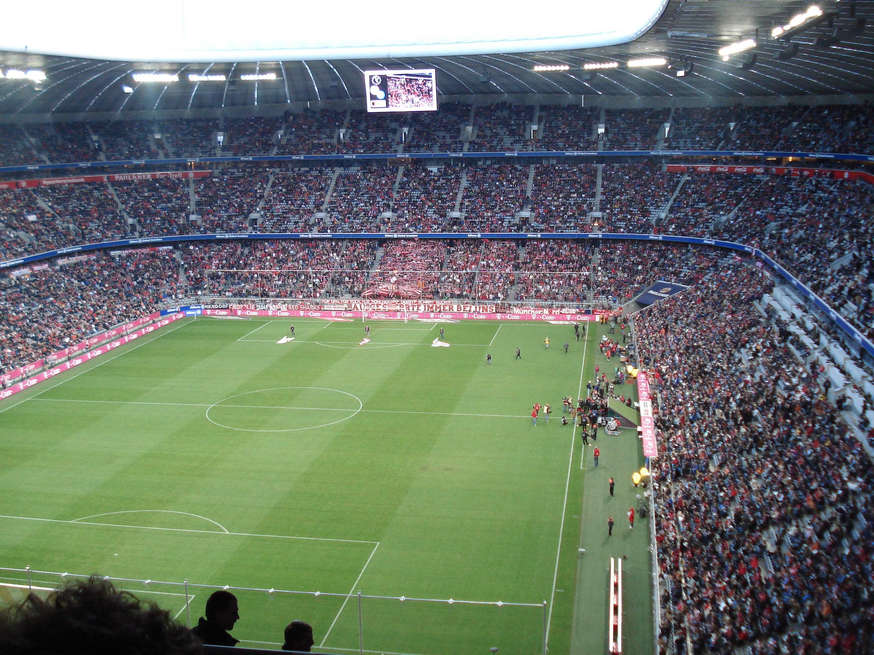 Allianz_Arena_(389469387).jpg