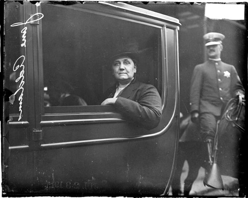File:Jane Addams in a car.jpg
