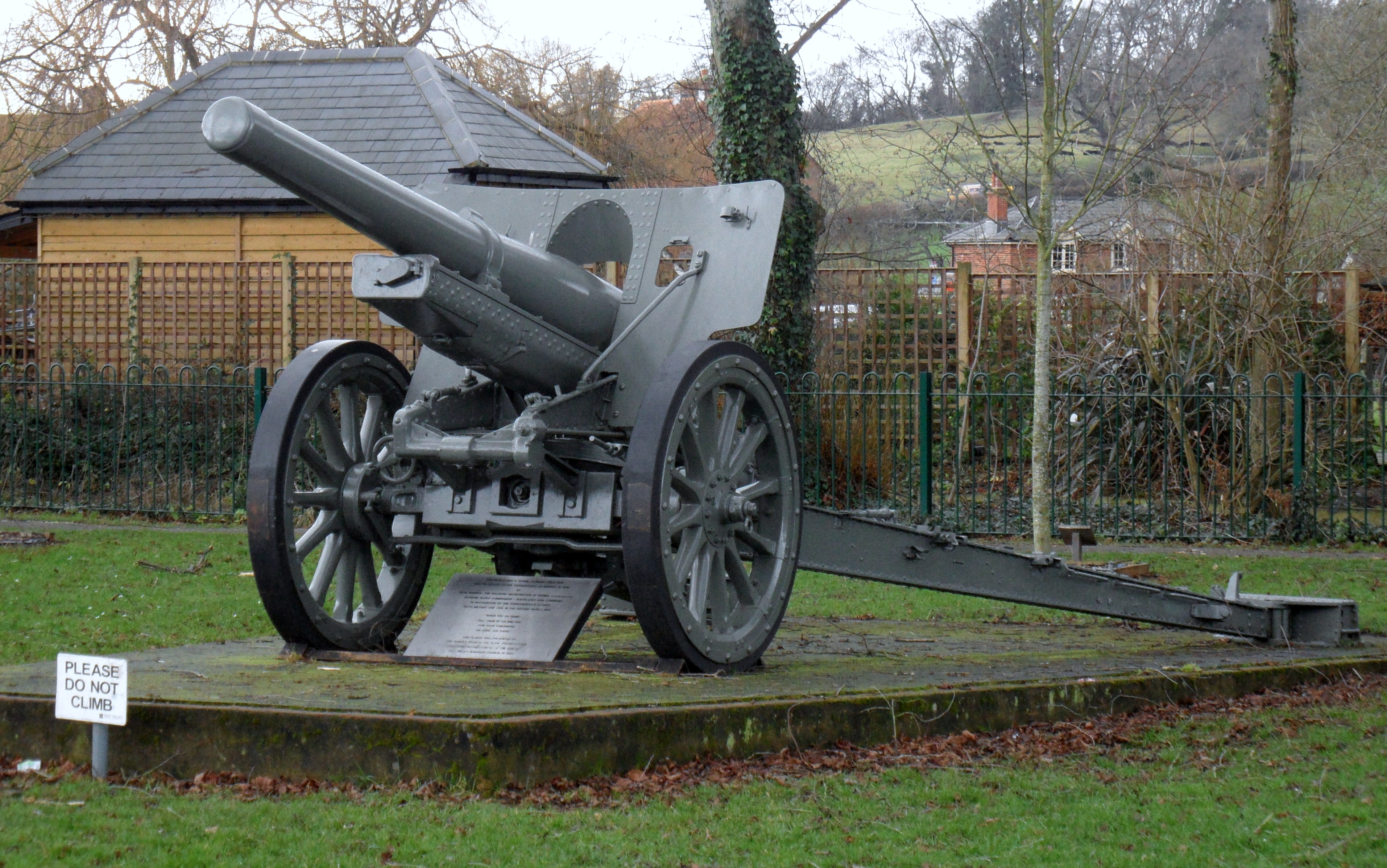 Field_Gun_in_Romsey_Park.jpg