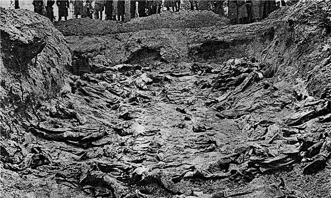 Zdjęcie z ekshumacji ciał polskich oficerów zamordowanych przez NKWD w Katyniu w 1940, Katyń 1943