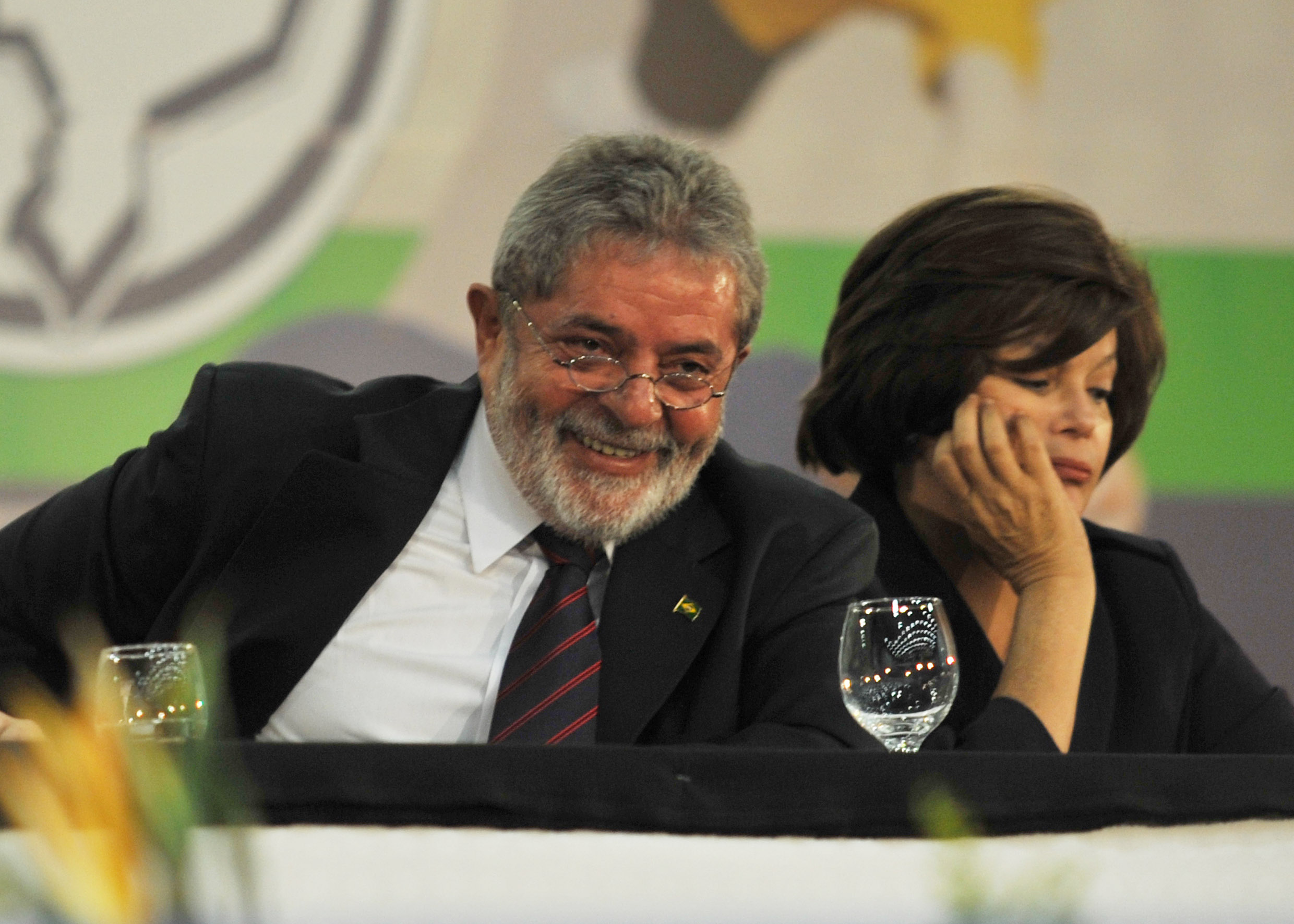 http://upload.wikimedia.org/wikipedia/commons/5/5d/Lula_Dilma_Conune_2009.jpg