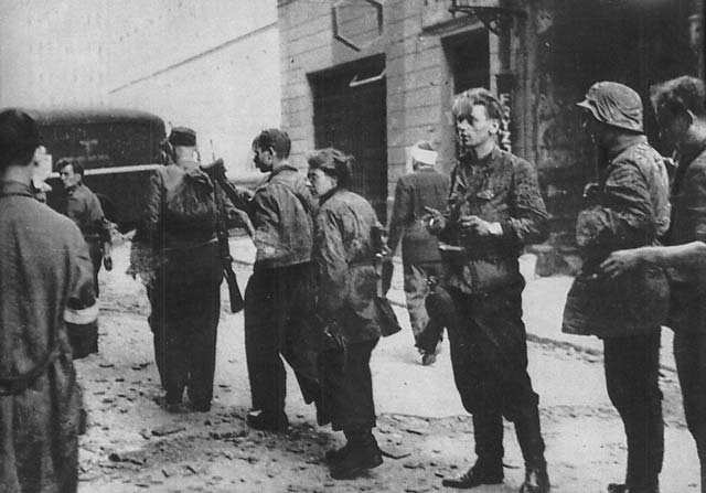 Warsaw_Uprising_-_Warecka_21_(1944).jpg