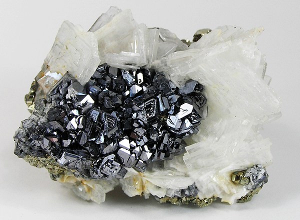 File:Baryte-Galena-Pyrite-203072.jpg