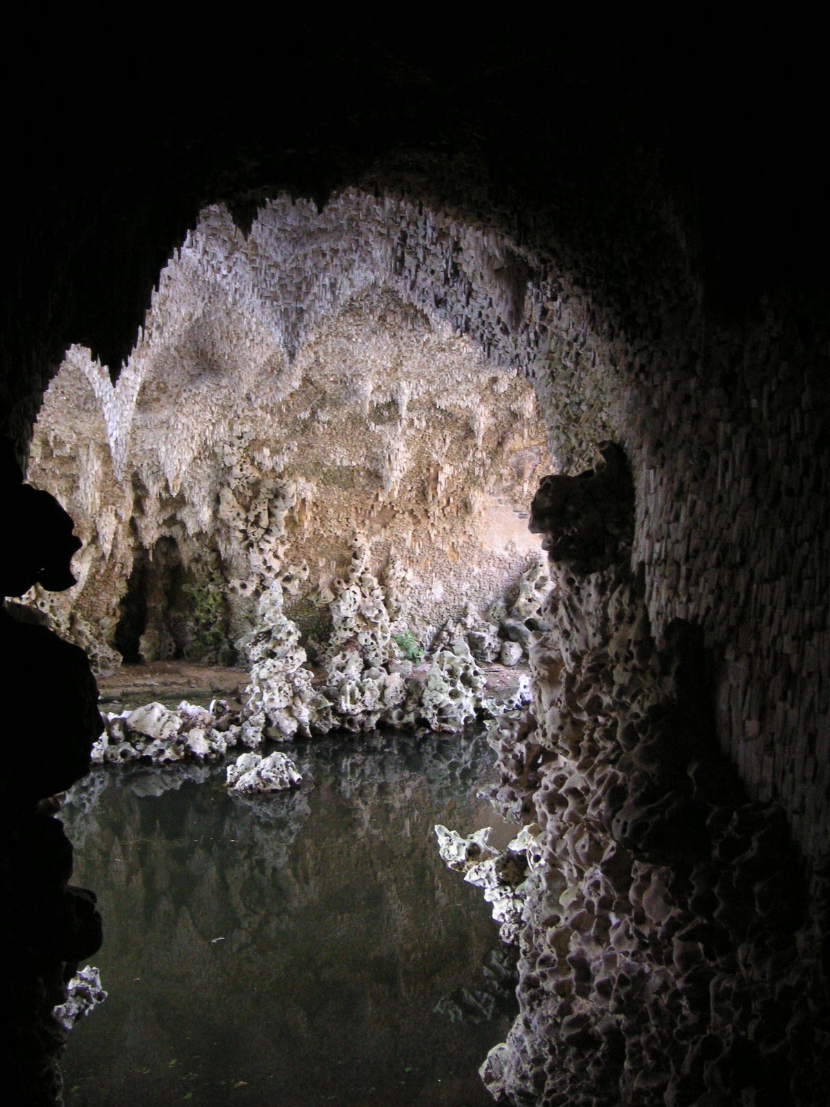 File:Painshill Park 013 Grotto.JPG - Wikipedia, the free encyclopedia