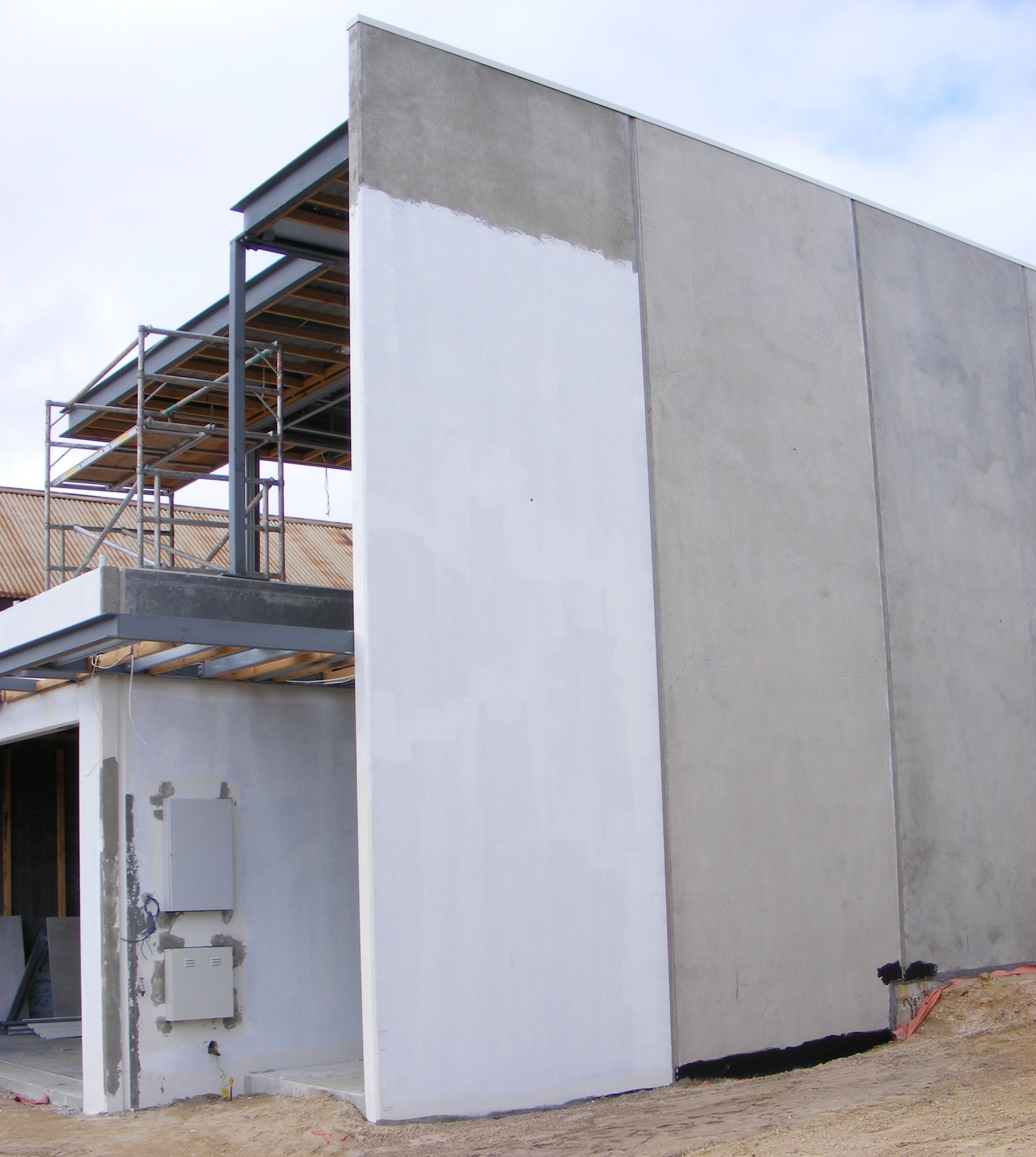 Description Precast concrete house in construction.JPG