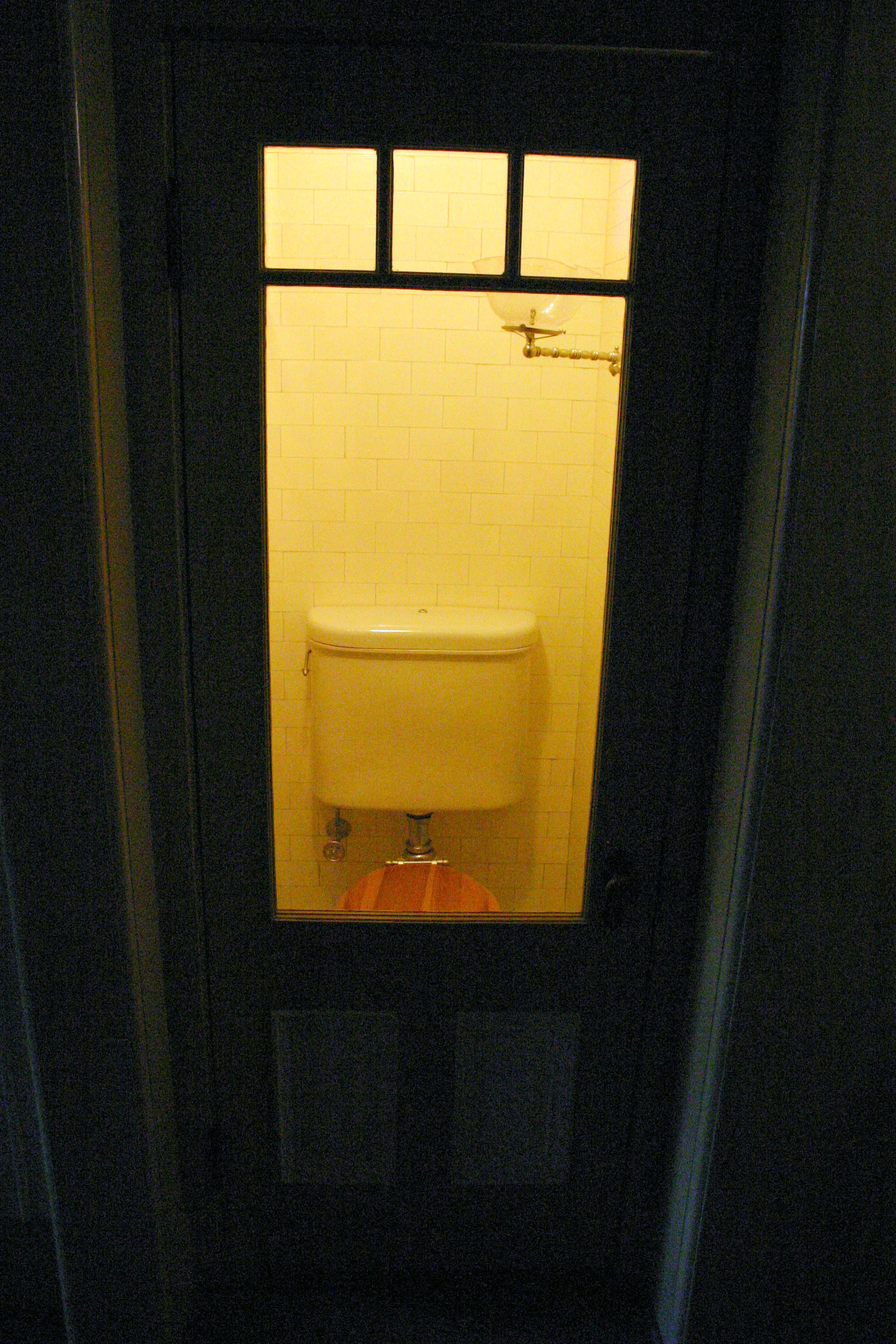 Toilet_door,_WMH.jpg
