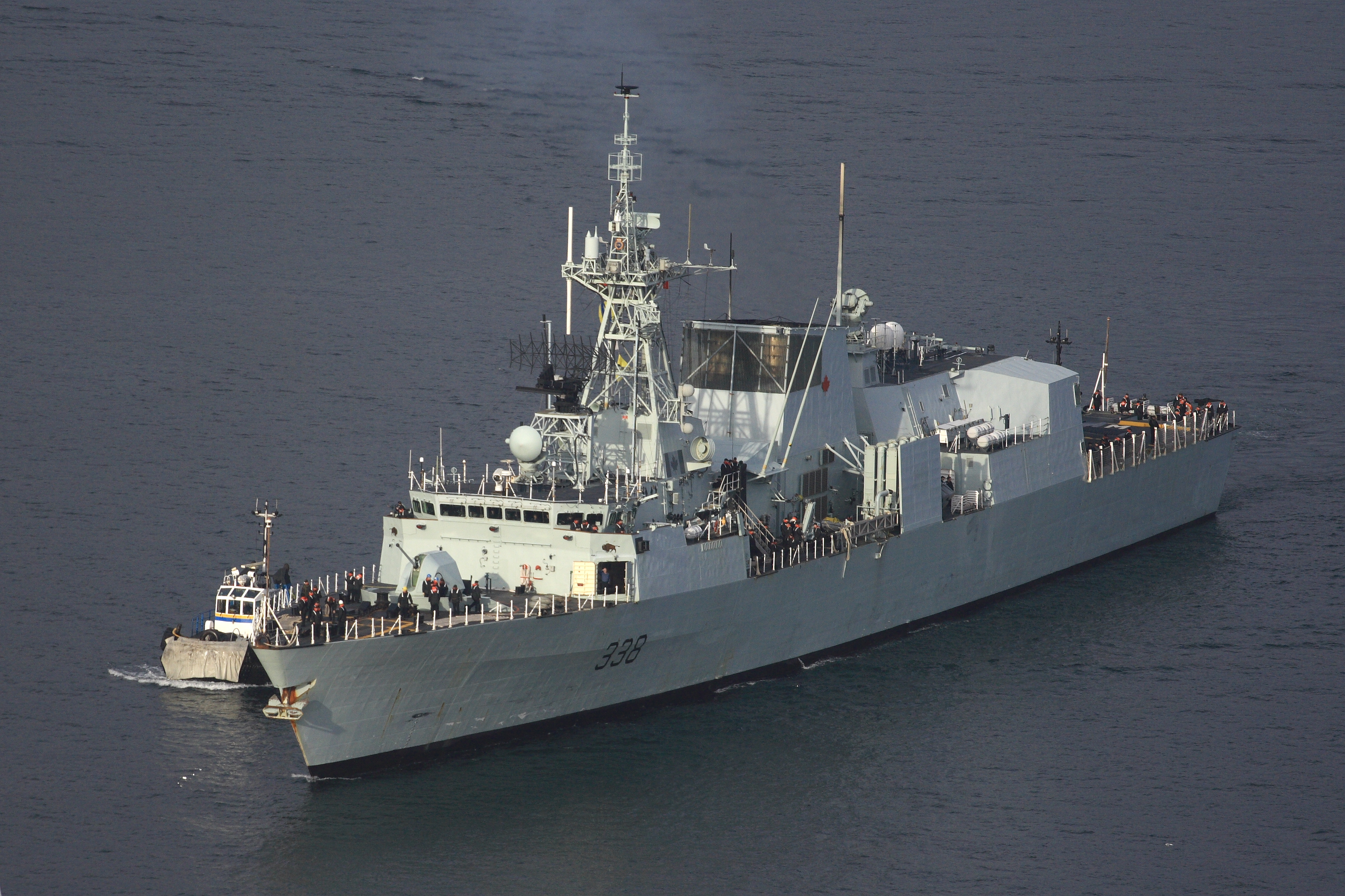Canadian_Navy_HMCS_Winnipeg_FFH338.JPG