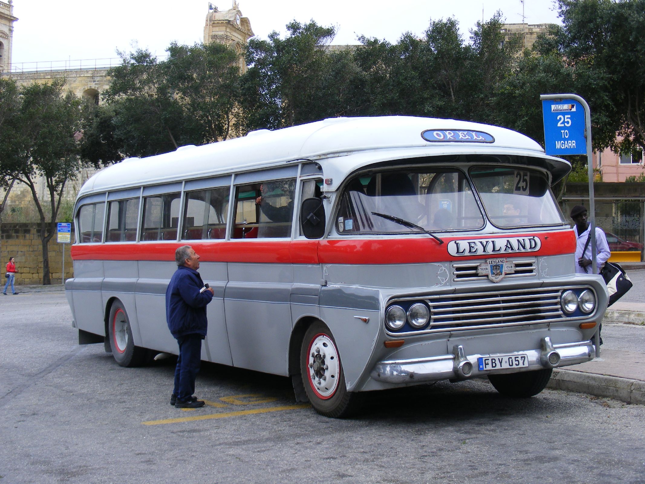 leyland bus logo