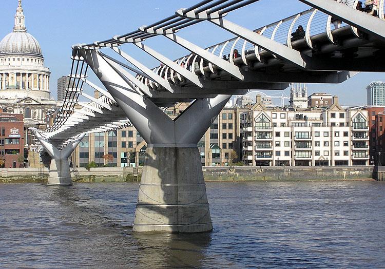 http://upload.wikimedia.org/wikipedia/commons/5/5f/Millennium_Bridge750pix.jpg