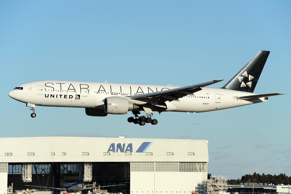 File:Boeing 777-224-ER, Star Alliance (United Airlines) AN2218816.jpg