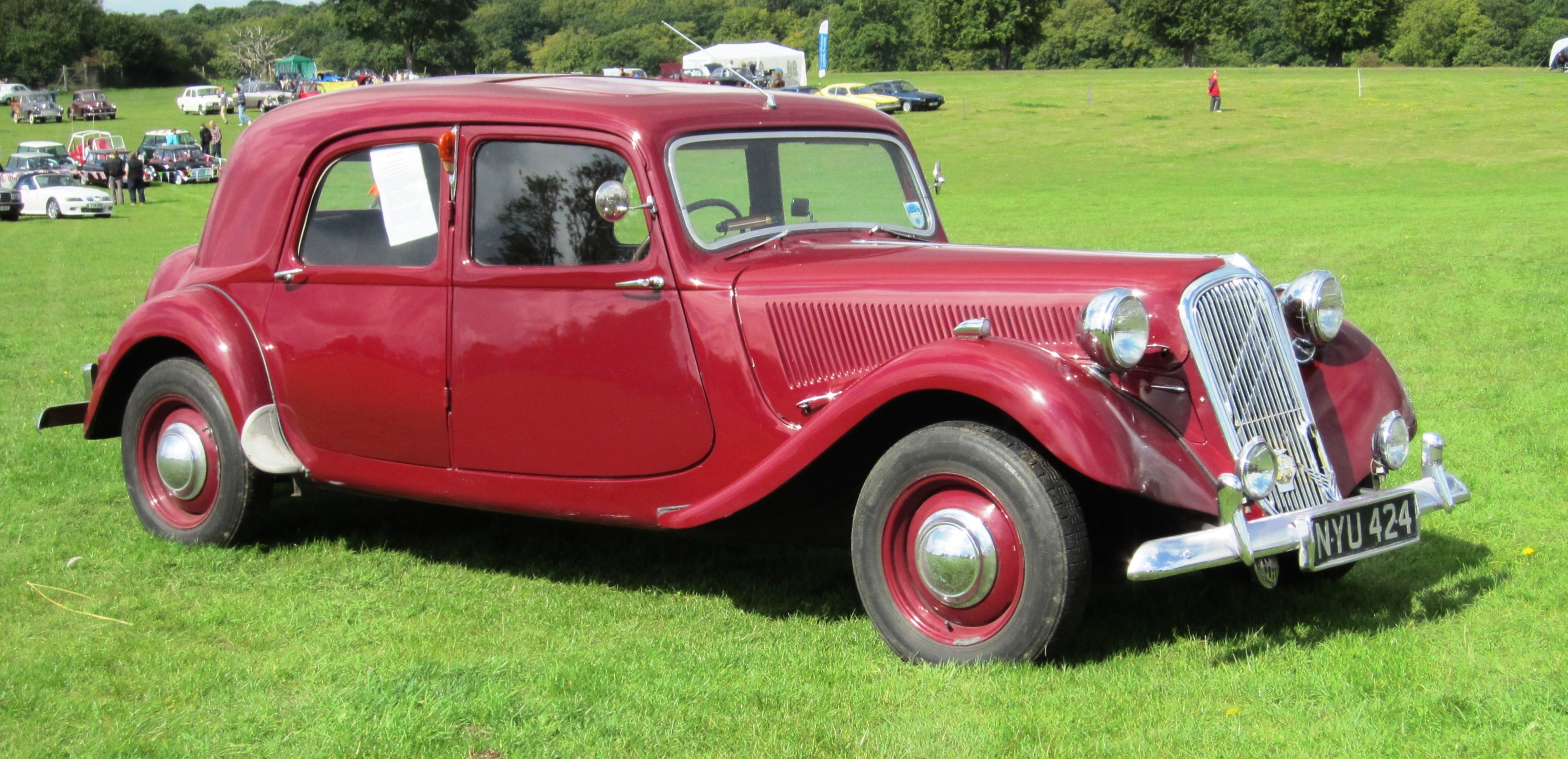 Citroen_Traction_Avant_15-six_Slough_2866cc_reg_oct_1953.jpg