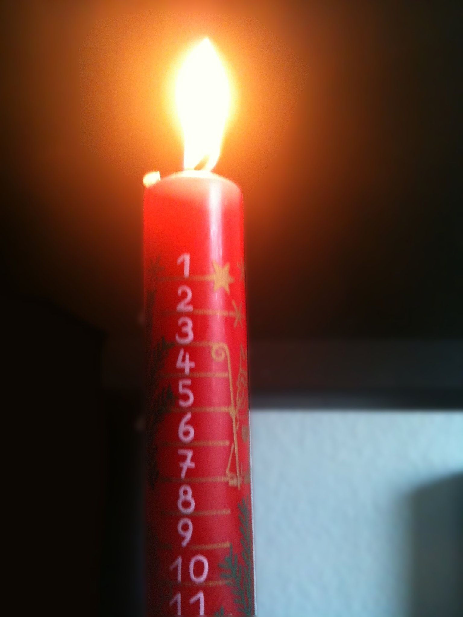 http://upload.wikimedia.org/wikipedia/commons/6/62/Advent_candle_1.jpg