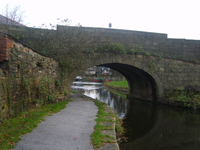 Bridge 98, Lancaster Canal - geograph.org.uk - 1611692.jpg