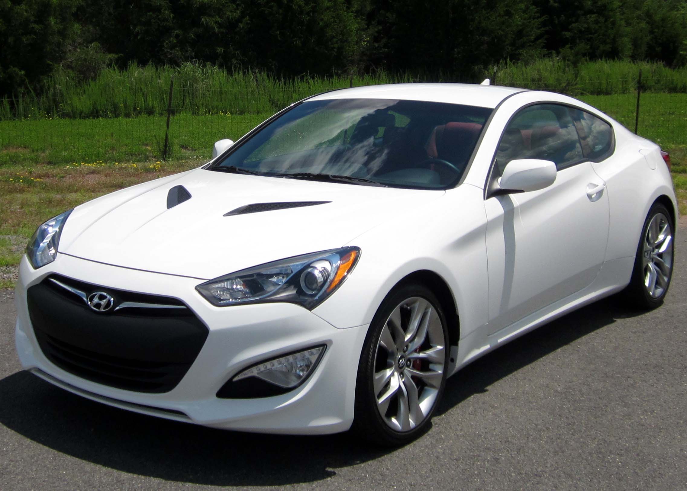 2013 Hyundai Genesis Coup
e