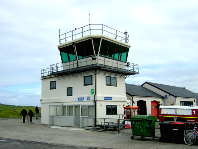 Berkas:Barra Airport, control tower.jpg