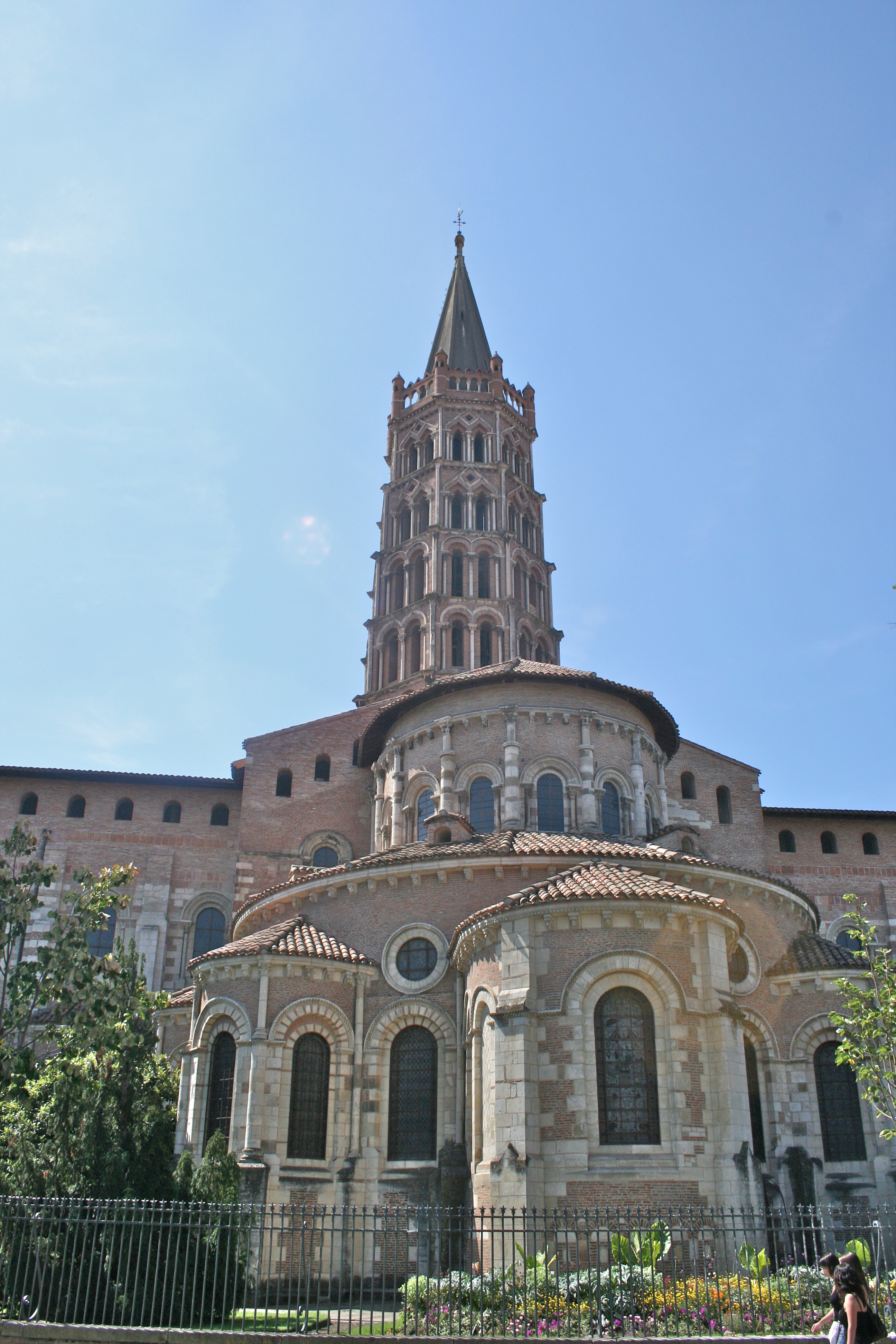 http://upload.wikimedia.org/wikipedia/commons/6/63/Basilique_St-Sernin_5.jpg