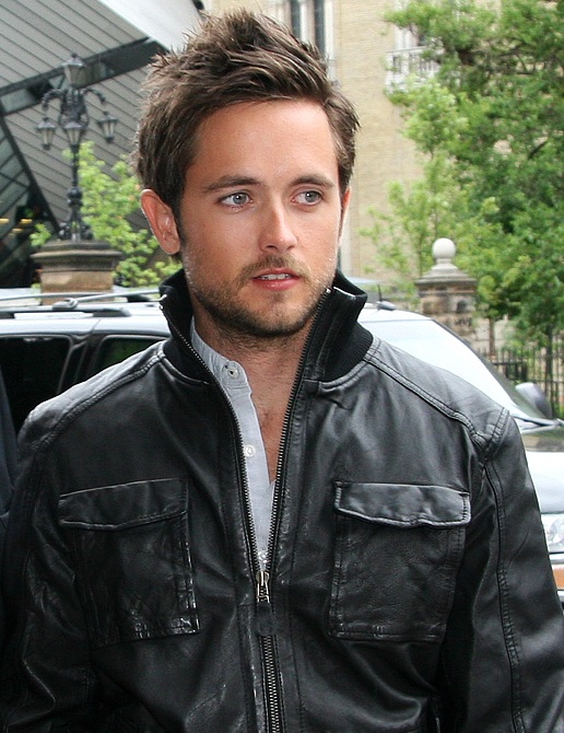 Justin Chatwin couple