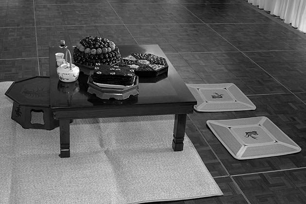 File:Lightmatter korean tea ceremonytable.jpg