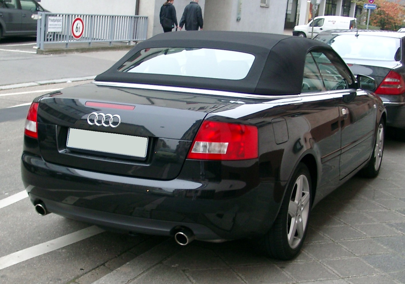 Audi_A4_B6_Cabrio_rear_20071102.jpg