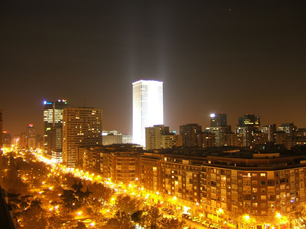 Madrid_-_Skyline_desde_Juan_de_Ol%C3%ADa