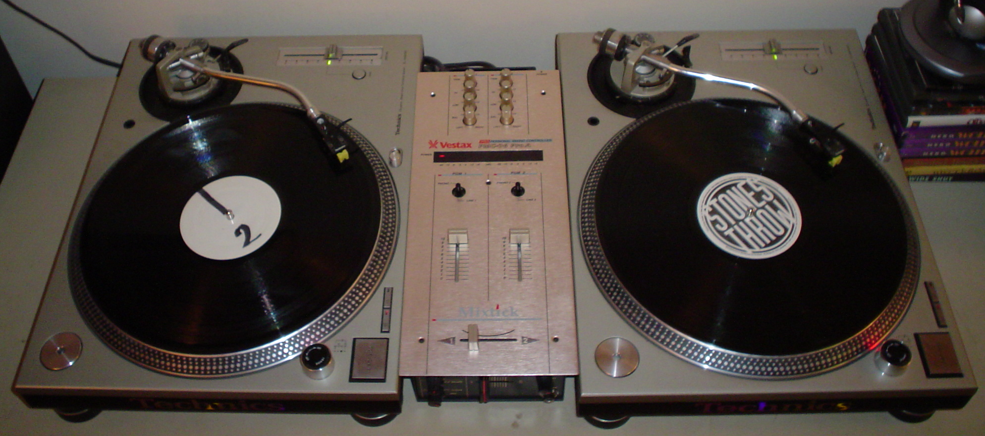 File:Turntables and mixer.jpg - Wikimedia Commons