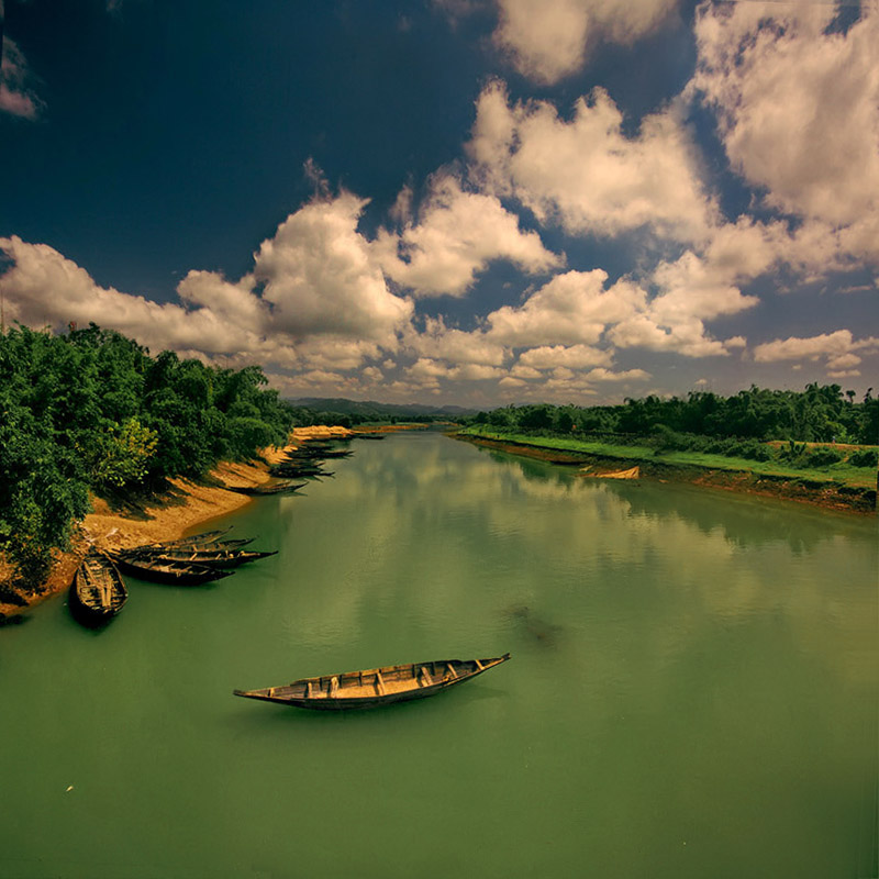 Description Boat in river, Bangladesh.jpg