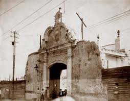 City gate at the real arsenal de La Habana in 1870.