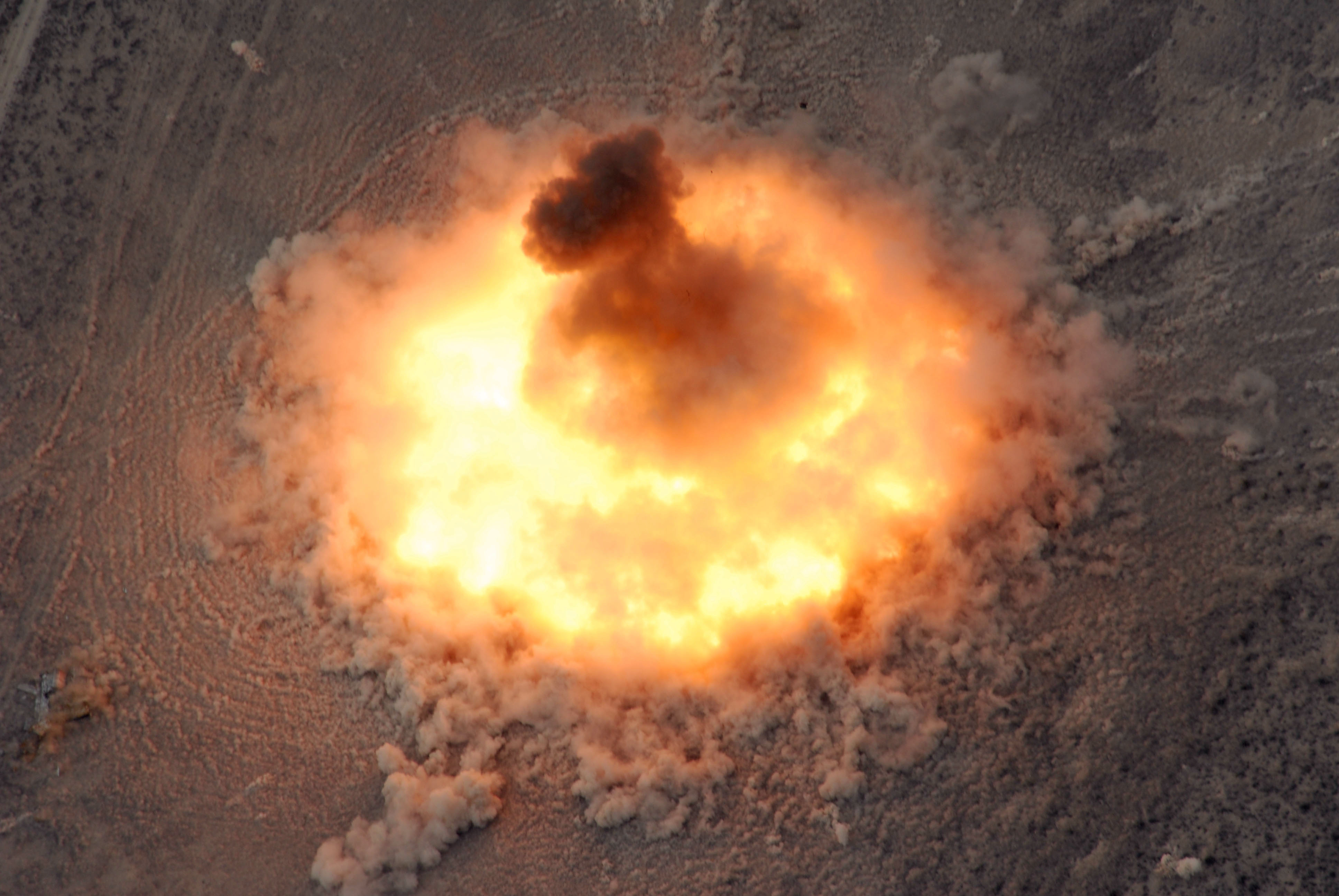Risultati immagini per bomba MOAB