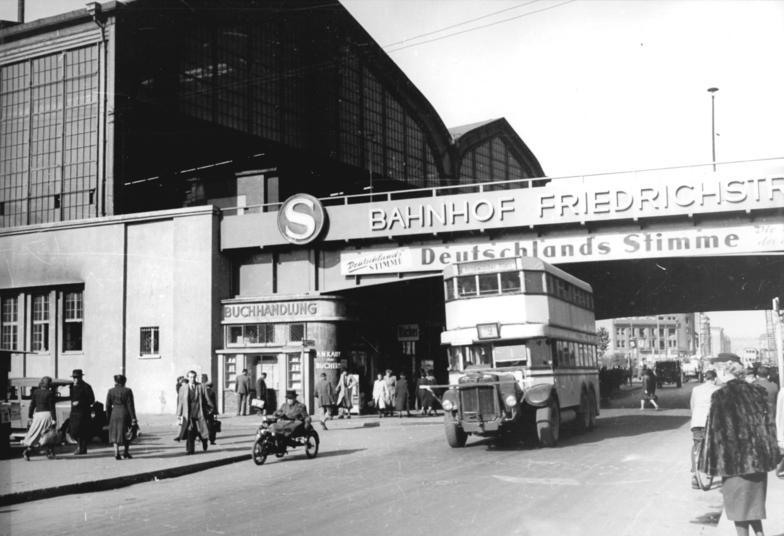 Bundesarchiv_Bild_183-12245-0002,_Berlin