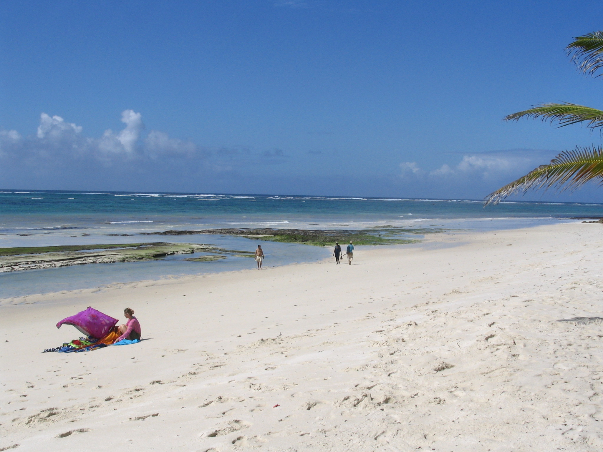 File:Diani Beach towards the south next to the Indian Ocean Beach Club