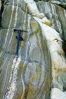 Metamorphic banded gneiss Skagit-gneiss-Cascades.jpg