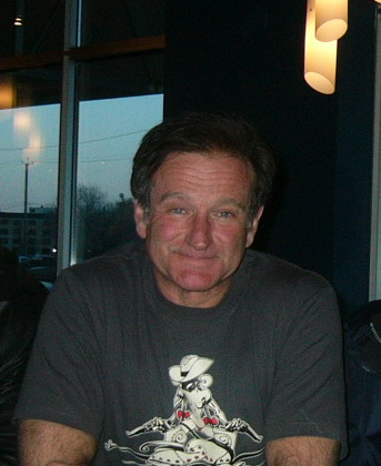 Check Out What Robin Williams Looked Like  on 5/14/2004 