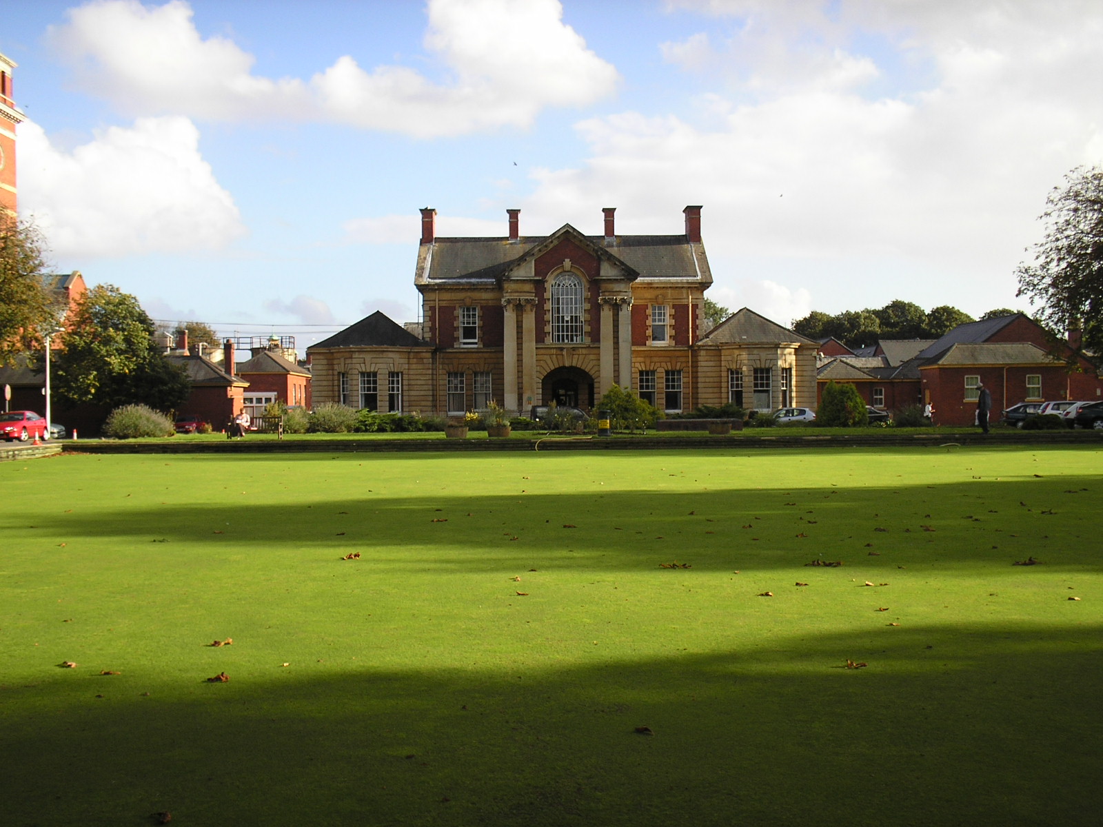 File:Whitchurch Hospital Main Entrance and BOWLING GREEN.jpg ...