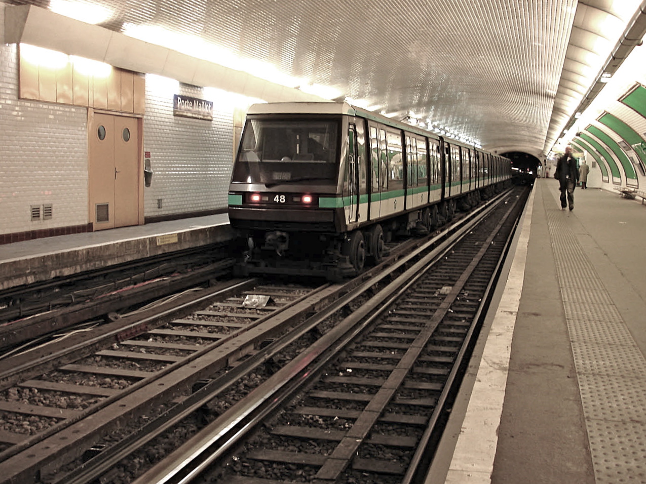 Description Metro de Paris - Ligne 1 - Porte Maillot 01.jpg