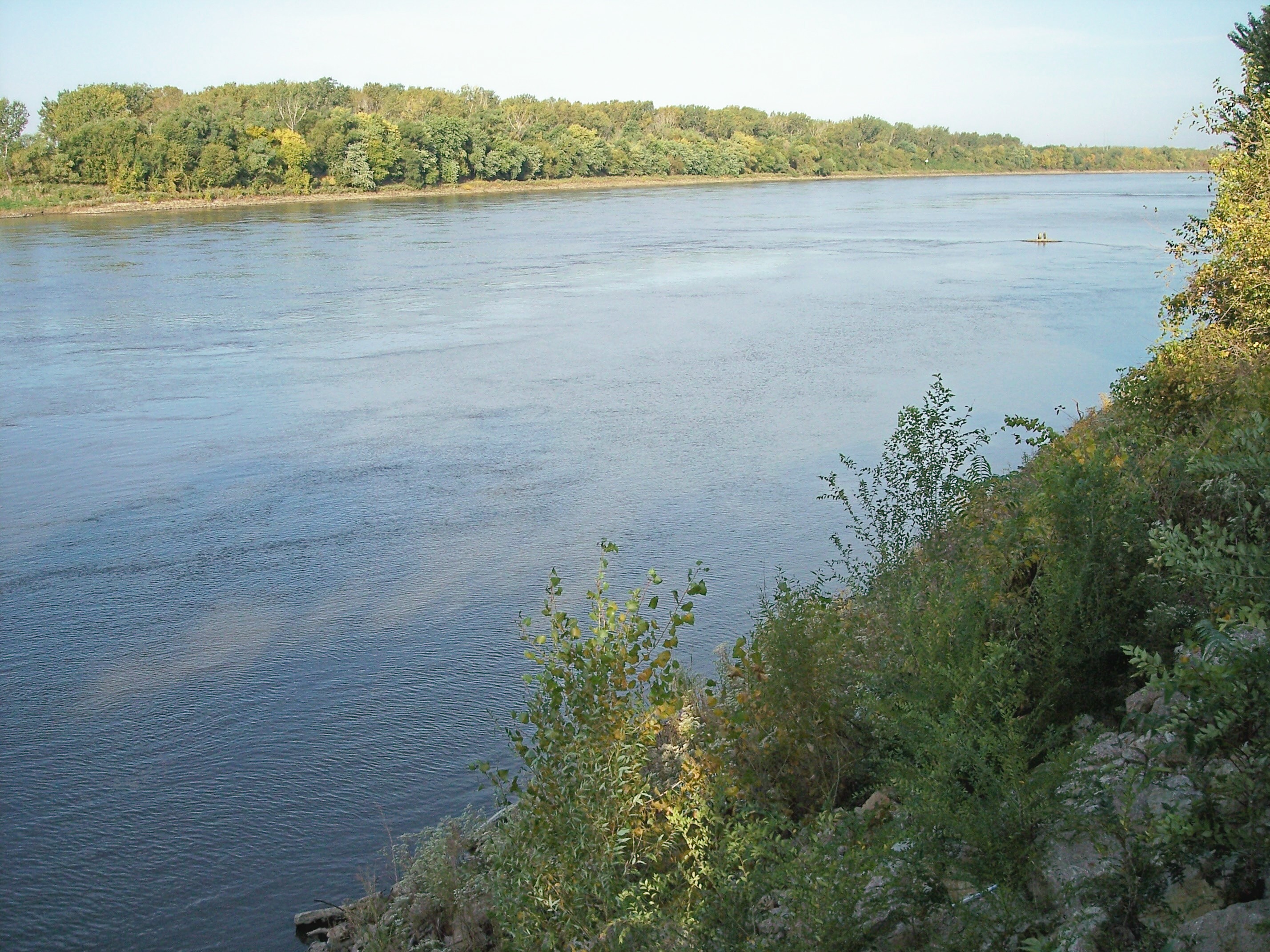 Description St Joseph Missouri River.jpg