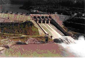 English: Chute spillway of Pando dam