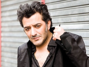 Un chanteur beur : Rachid Taha.