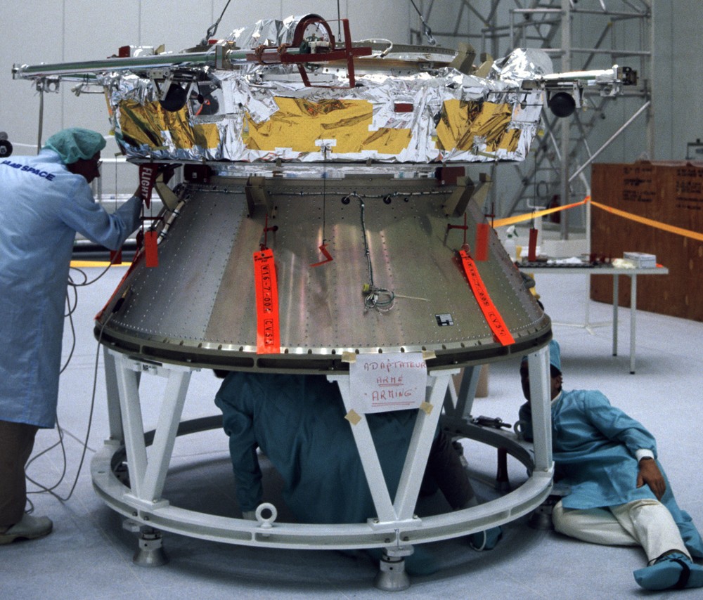 http://upload.wikimedia.org/wikipedia/commons/6/6d/Viking_Satellite_on_Ariane_Adapter.jpg