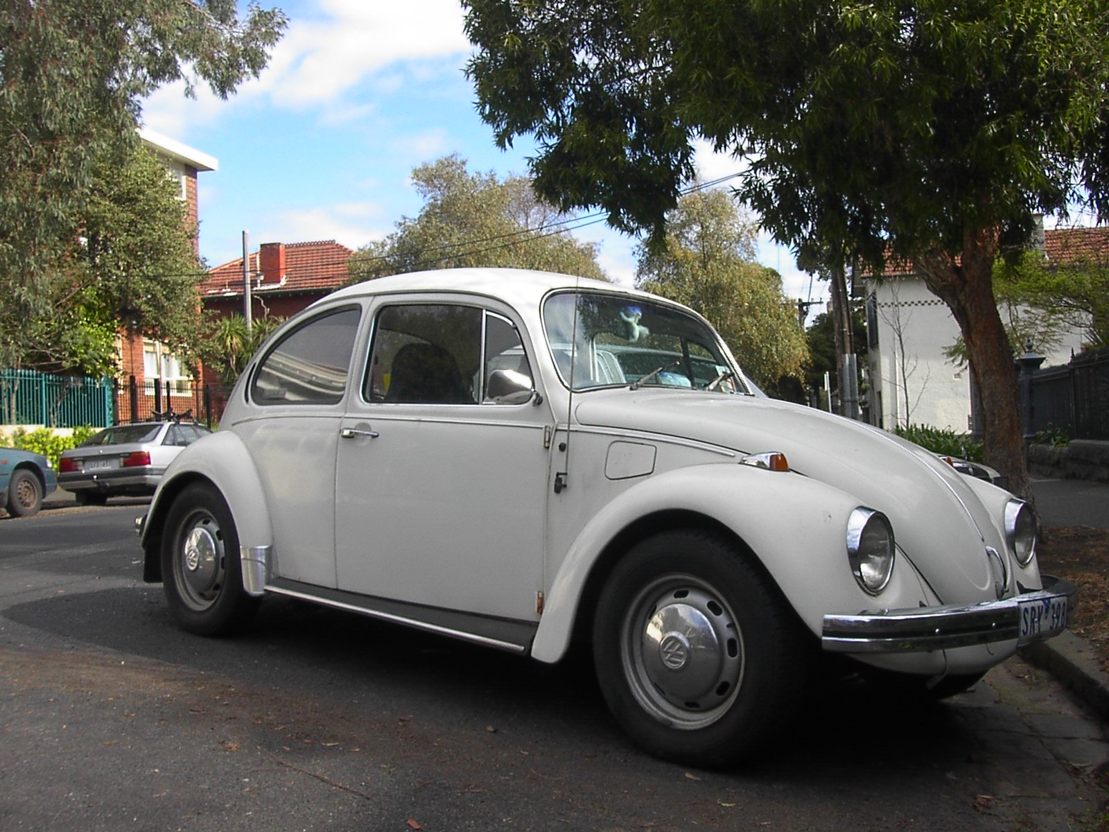 volkswagen beetle white