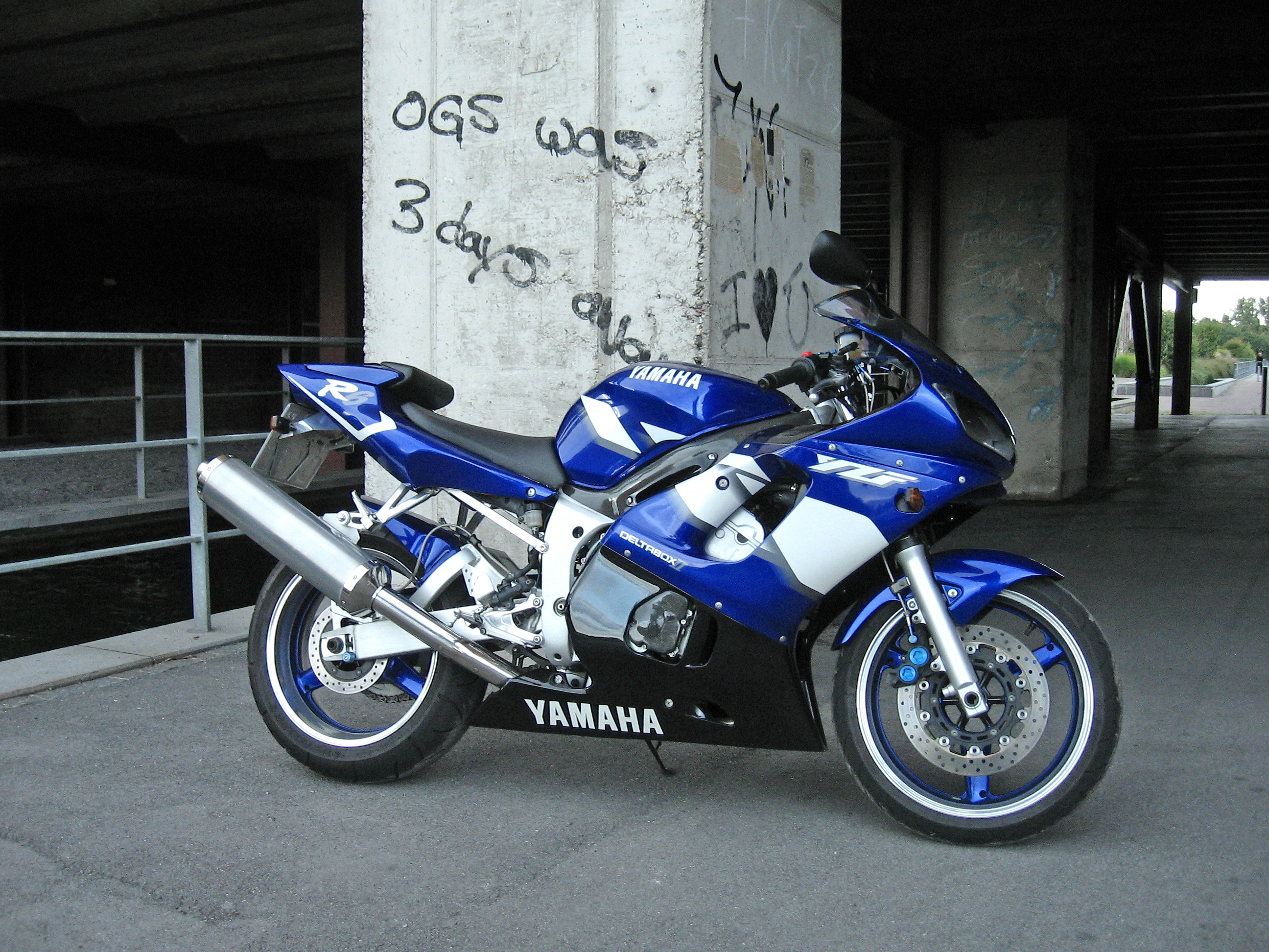 blue yamaha