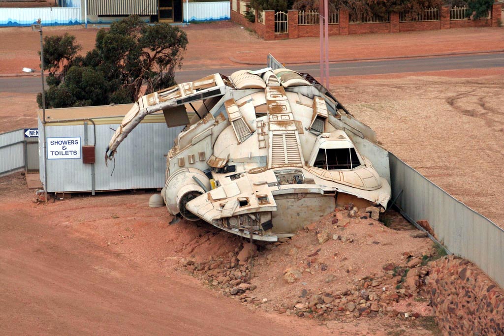 Coober_Pedy%2C_South_Australia_-_Spaceship_from_Pitch_Black.jpg