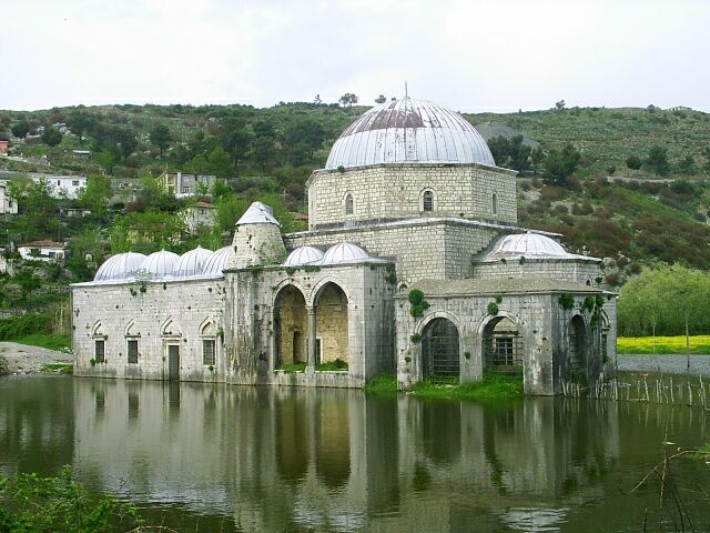 Skadar%2C_polozatopen%C3%A1_Olov%C4%9Bn%C3%A1_me%C5%A1ita_II.jpg