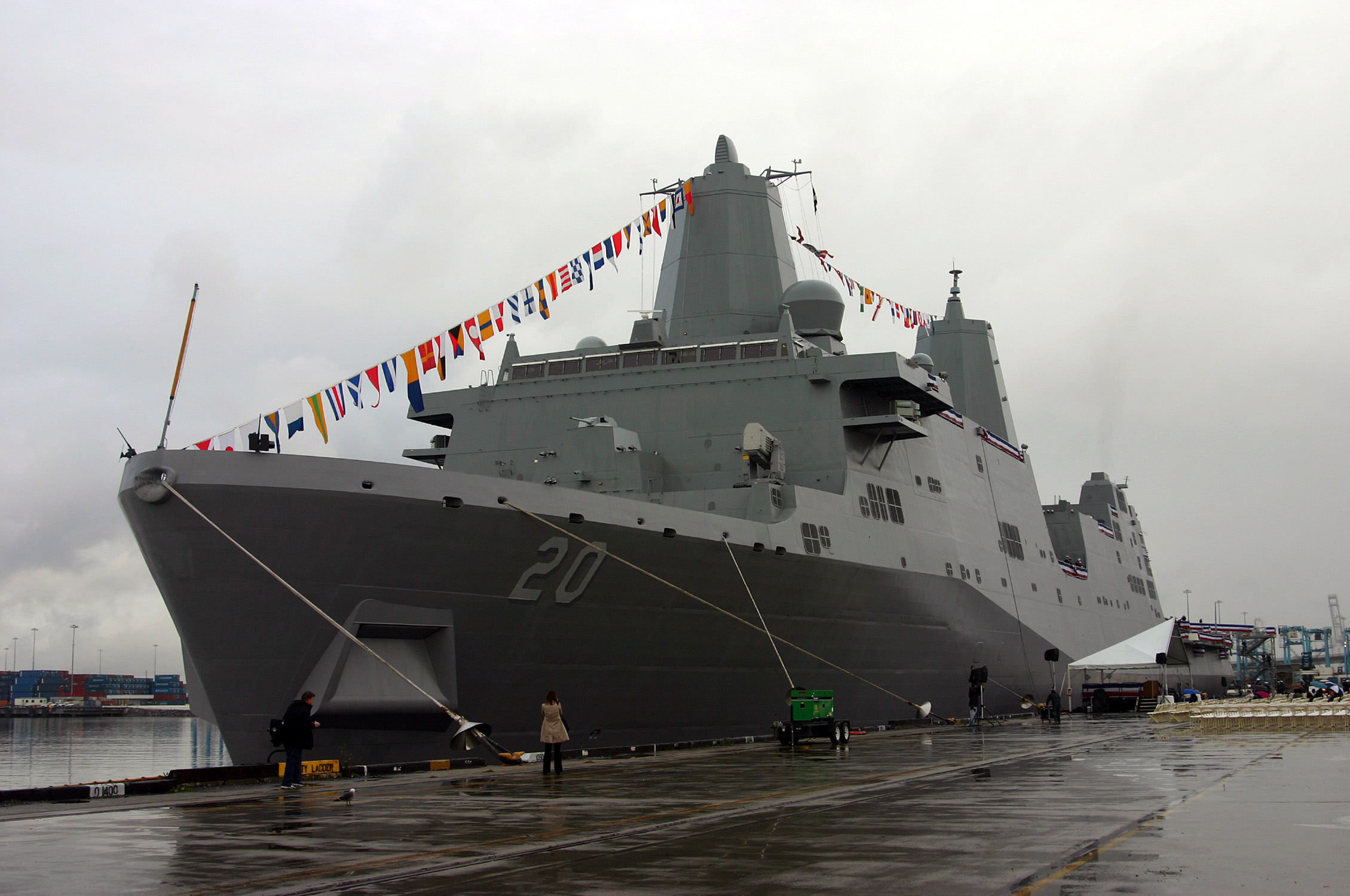 http://upload.wikimedia.org/wikipedia/commons/6/6e/US_Navy_090124-N-5191L-003_USS_Green_Bay_(LPD_20)_awaits_commissioning_in_Long_Beach.jpg