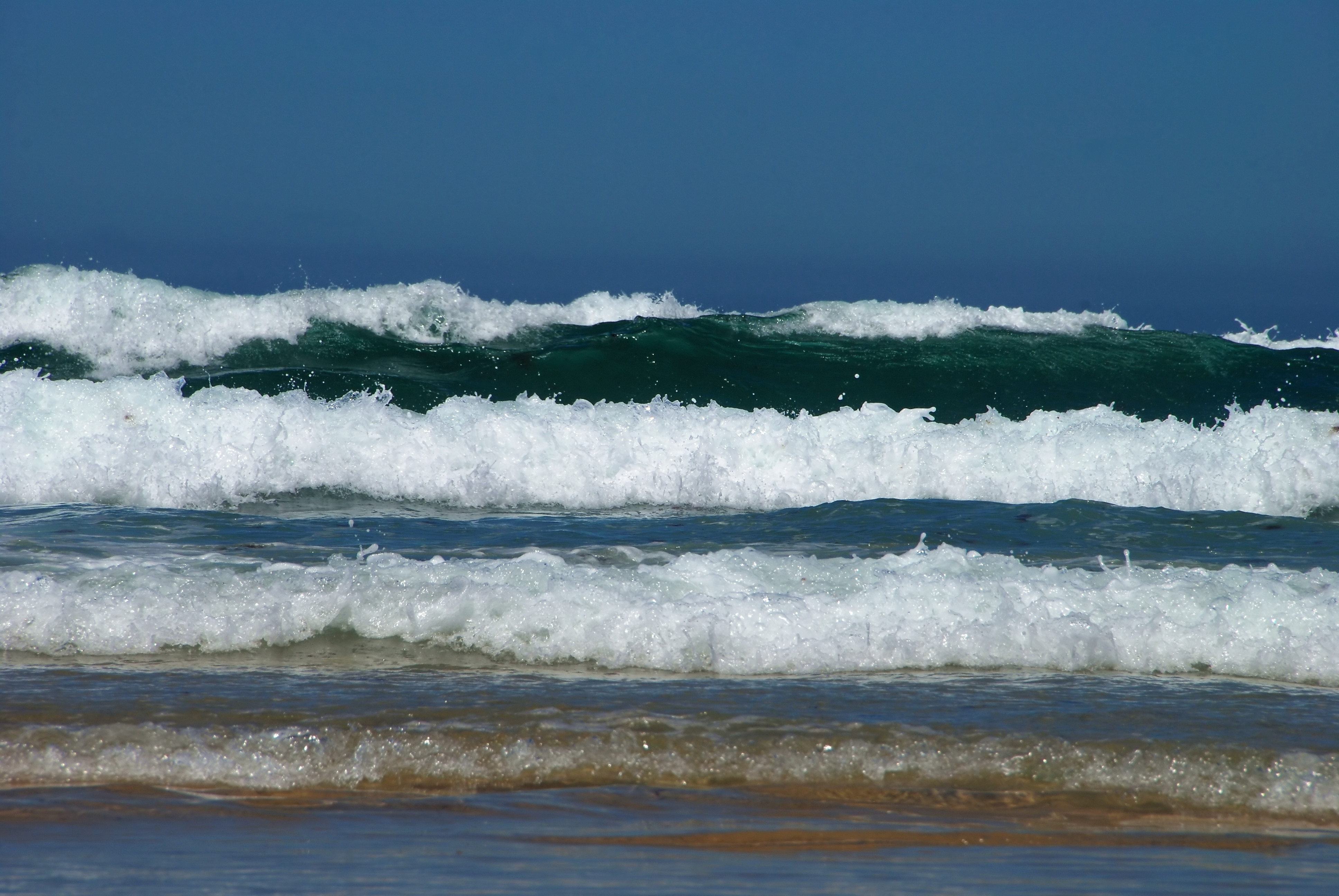 File:Waves July 2009-1.jpg - Wikimedia Commons