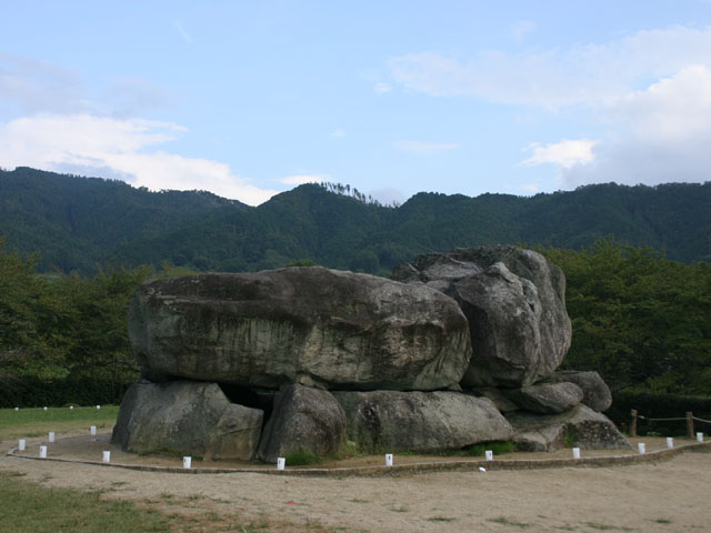 http://upload.wikimedia.org/wikipedia/commons/6/6f/Ishibutaikofun.jpg