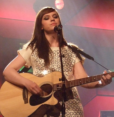 http://upload.wikimedia.org/wikipedia/commons/7/70/Amy_Macdonald_AMADEUS2008a.jpg