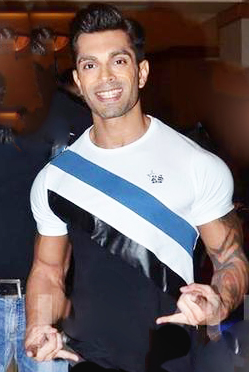 Karan Singh Grover ozutab pandud päle «Rocky S»-kollekcijad vn 2015 heinkus.